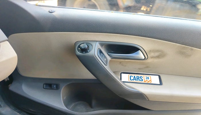 2016 Volkswagen Vento HIGHLINE 1.5 AT, Diesel, Automatic, 1,25,587 km, interior