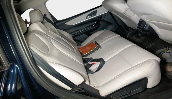 2022 Mahindra XUV700 AX 7 LUXURY D AT 7 STR, Diesel, Automatic, 1,21,412 km, interior