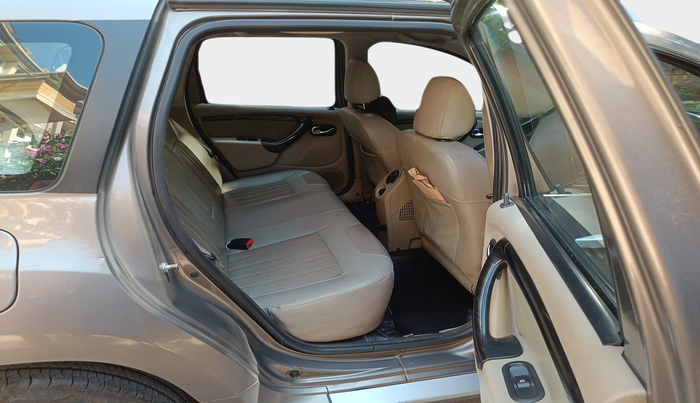 2015 Nissan Terrano XV D THP PREMIUM 110 PS, Diesel, Manual, 1,01,342 km, interior