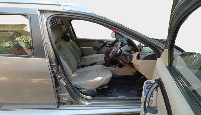 2015 Nissan Terrano XV D THP PREMIUM 110 PS, Diesel, Manual, 1,01,342 km, interior