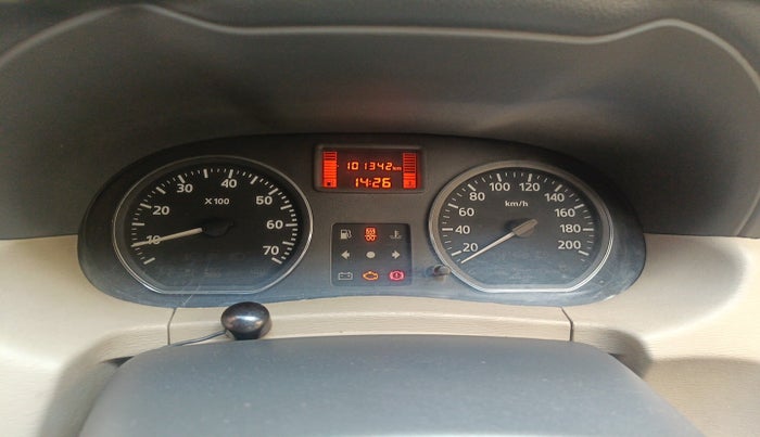 2015 Nissan Terrano XV D THP PREMIUM 110 PS, Diesel, Manual, 1,01,342 km, interior