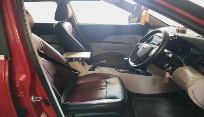 2023 Mahindra XUV300 W6 1.2 PETROL AMT, Petrol, Automatic, 9,377 km, interior