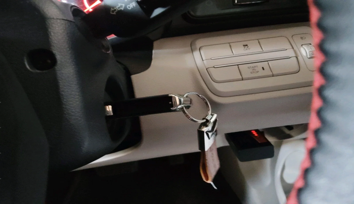 2023 Mahindra XUV300 W6 1.2 PETROL AMT, Petrol, Automatic, 9,377 km, interior