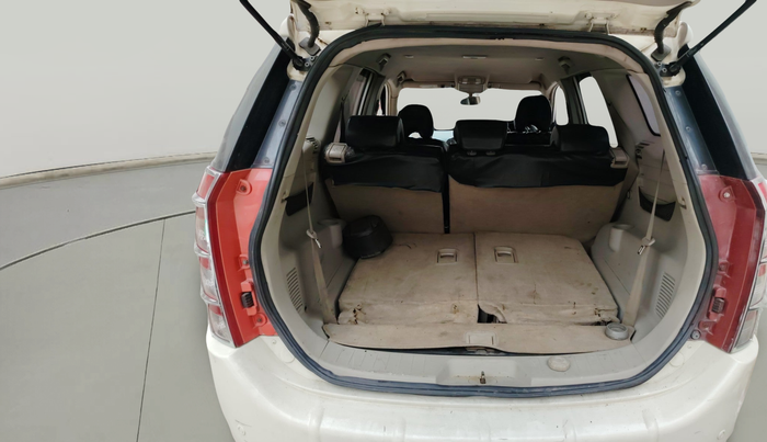 2016 Mahindra XUV500 W6, Diesel, Manual, 1,06,182 km, exterior