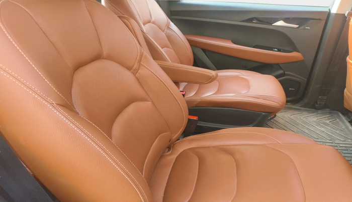 2023 MG HECTOR PLUS SHARP 2.0 DIESEL TURBO MT 6-STR, Diesel, Manual, 1,04,683 km, interior