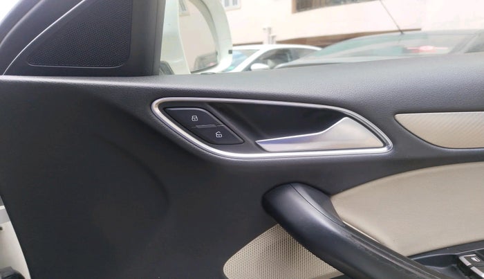 2015 Audi Q3 35 TDI Quattro, Diesel, Automatic, 1,46,981 km, interior