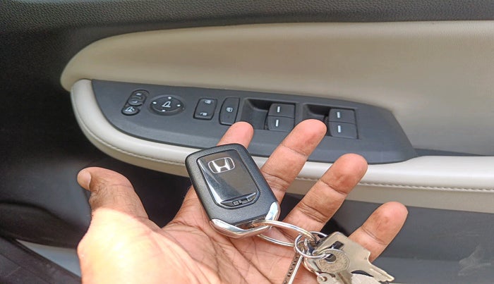 2022 Honda City ZX HYBRID, Hybrid, Automatic, 39,942 km, interior