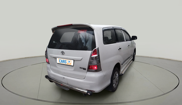 2016 Toyota Innova 2.5 G 8 STR, Diesel, Manual, 1,51,627 km, exterior