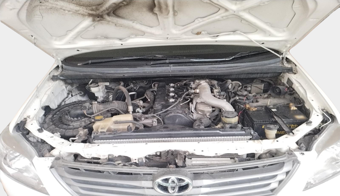 2016 Toyota Innova 2.5 G 8 STR, Diesel, Manual, 1,51,627 km, exterior