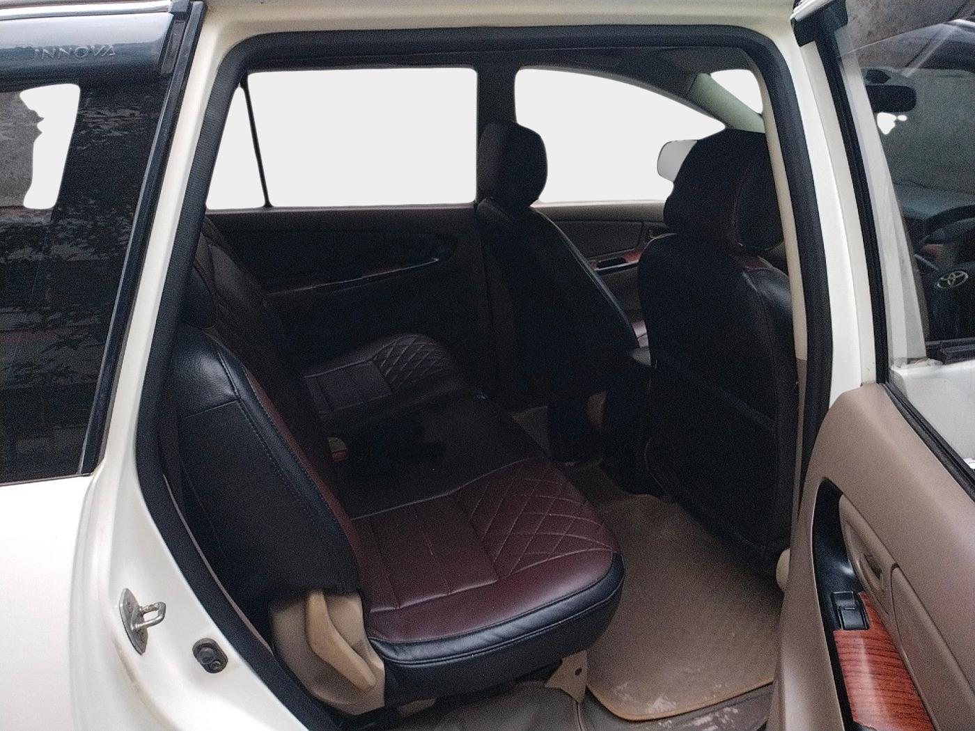 2016 Toyota Innova 2.5 G 8 STR, Diesel, Manual, 1,51,627 km, interior