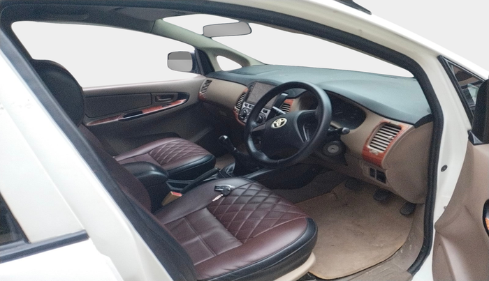 2016 Toyota Innova 2.5 G 8 STR, Diesel, Manual, 1,51,627 km, interior