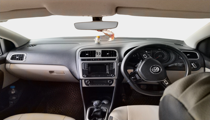 2016 Volkswagen Polo HIGHLINE1.2L, Petrol, Manual, 74,996 km, interior