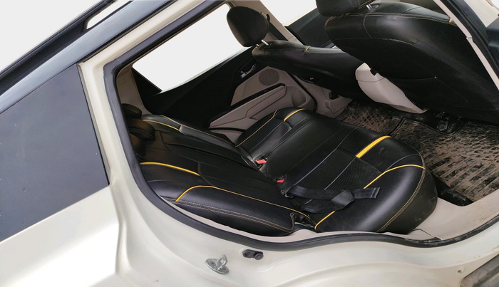 2021 Mahindra XUV300 W6 1.2 PETROL, Petrol, Manual, 38,755 km, interior