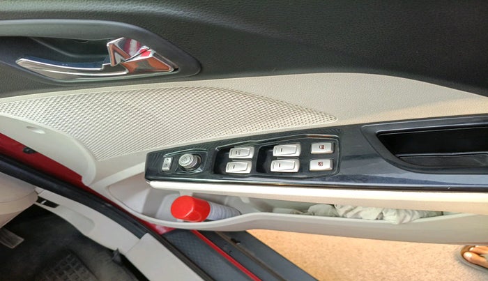 2021 Mahindra XUV300 W8 (O) 1.5 DIESEL, Diesel, Manual, 1,05,901 km, interior