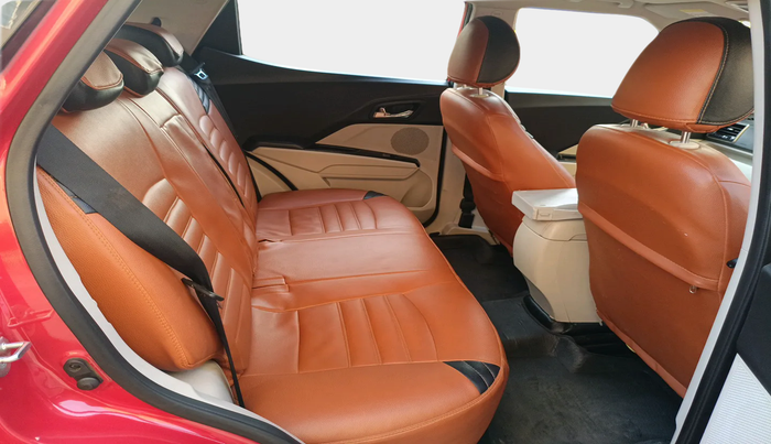 2021 Mahindra XUV300 W8 (O) 1.5 DIESEL, Diesel, Manual, 1,05,901 km, interior