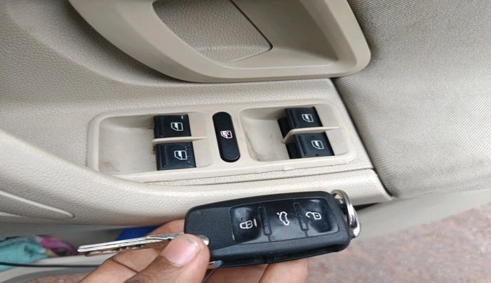 2011 Skoda Fabia ELEGANCE 1.6 MPI, Petrol, Manual, 1,16,397 km, interior