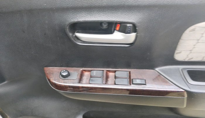 2016 Maruti Wagon R 1.0 VXI, Petrol, Manual, 61,667 km, interior