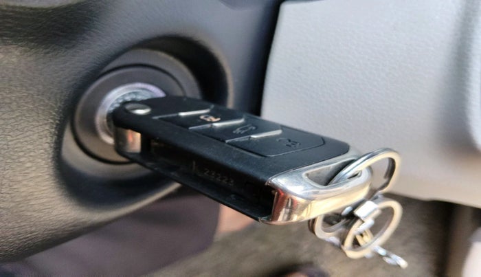 2023 Mahindra XUV300 W6 1.2 PETROL, Petrol, Manual, 21,110 km, interior