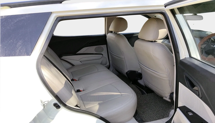 2023 Mahindra XUV300 W6 1.2 PETROL, Petrol, Manual, 21,110 km, interior