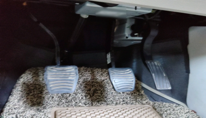 2023 Mahindra XUV300 W6 1.2 PETROL, Petrol, Manual, 21,110 km, interior