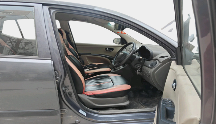 2014 Hyundai i10 SPORTZ 1.1 LPG, Petrol, Manual, 1,05,362 km, interior