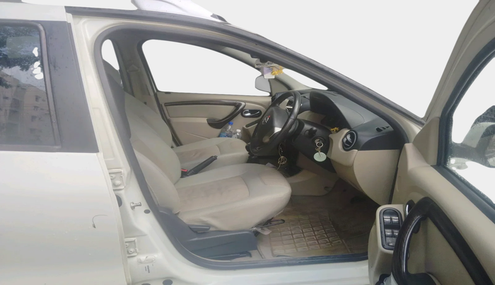 2015 Nissan Terrano XV D THP PREMIUM 110 PS, Diesel, Manual, 1,24,779 km, interior