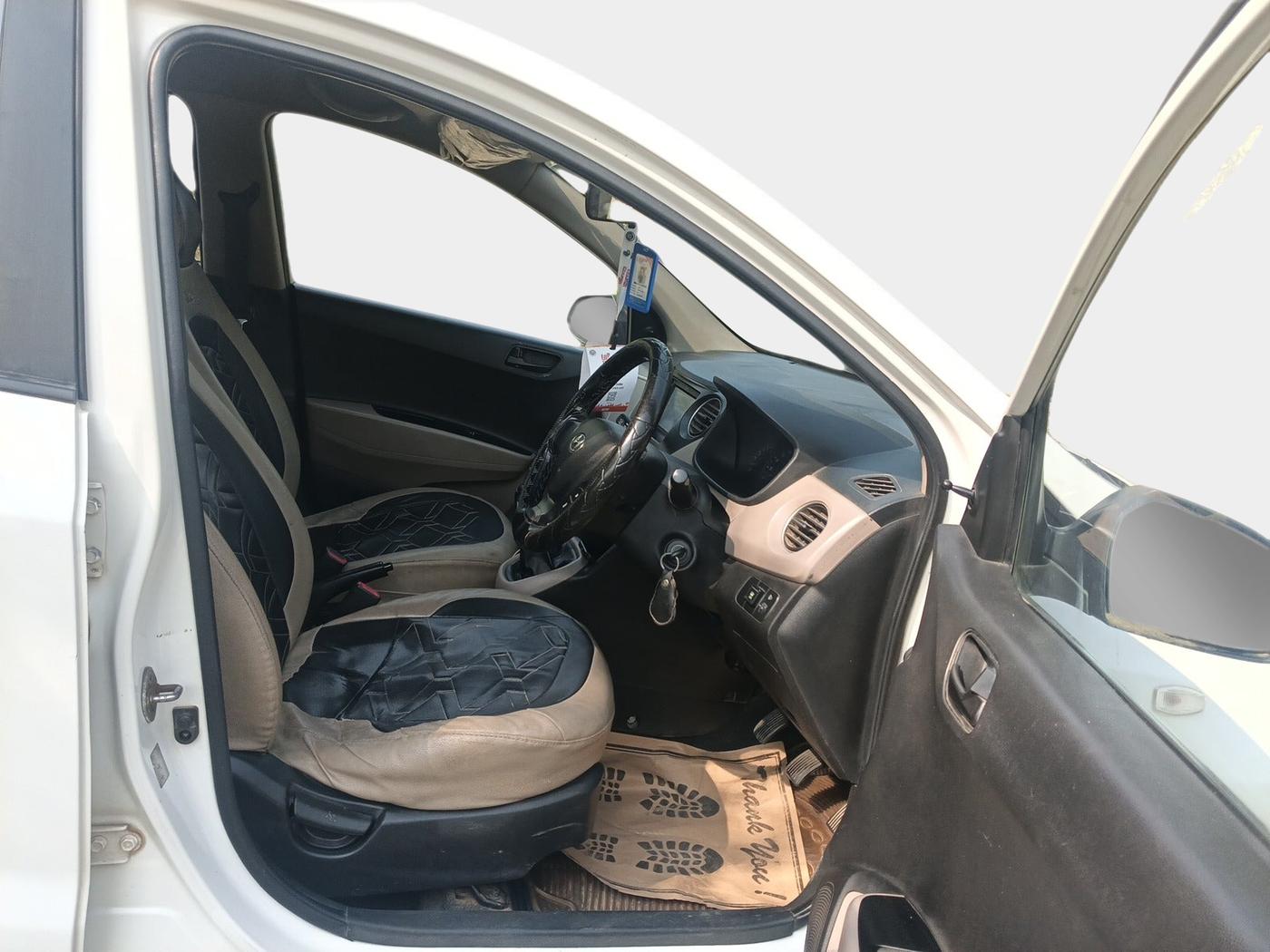 2015 Hyundai Xcent BASE 1.2, Petrol, Manual, 1,48,408 km, interior