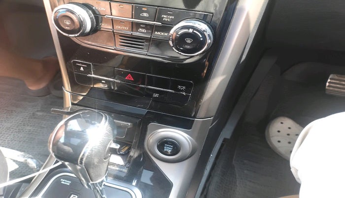 2018 Mahindra XUV500 W11 AT, Diesel, Automatic, 1,12,023 km, interior