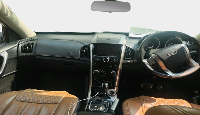 2018 Mahindra XUV500 W11 AT, Diesel, Automatic, 1,12,023 km, interior