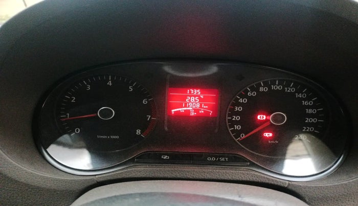 2010 Volkswagen Vento COMFORTLINE 1.6, Petrol, Manual, 1,19,081 km, interior
