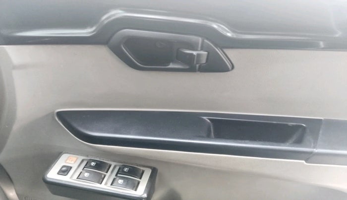 2016 Mahindra Kuv100 K2 PLUS 6 STR, Petrol, Manual, 68,317 km, interior