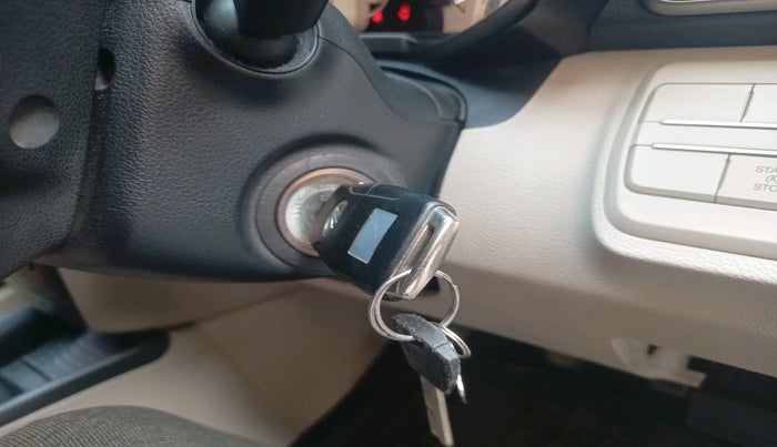 2020 Mahindra XUV300 W6 1.2 PETROL, Petrol, Manual, 64,196 km, interior