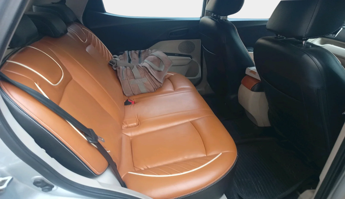 2020 Mahindra XUV300 W6 1.2 PETROL, Petrol, Manual, 64,196 km, interior