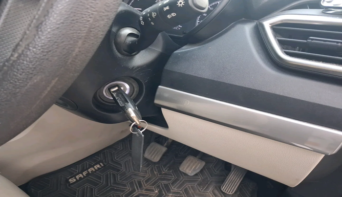 2022 Tata Safari XM, Diesel, Manual, 76,343 km, interior