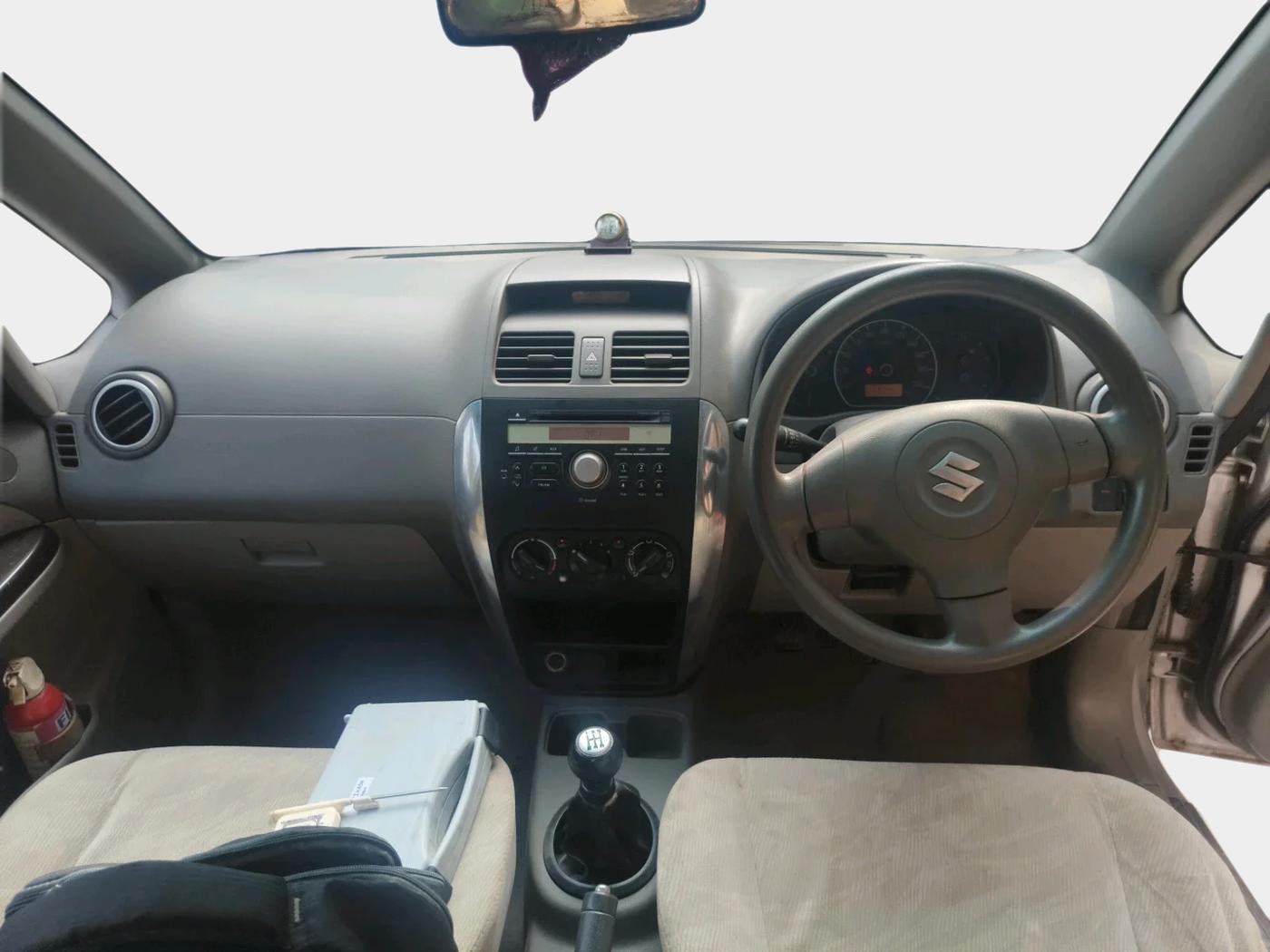 2011 Maruti SX4 VXI, CNG, Manual, 1,77,351 km, interior