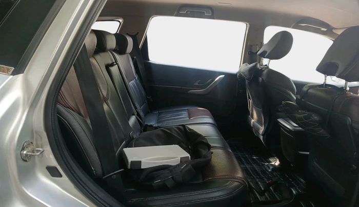 2014 Mahindra XUV500 W8, Diesel, Manual, 1,65,708 km, interior