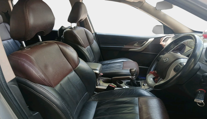 2014 Mahindra XUV500 W8, Diesel, Manual, 1,65,708 km, interior
