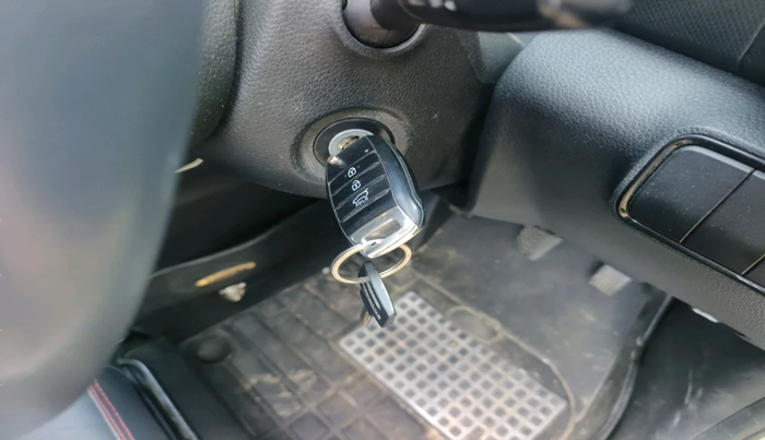 2020 KIA SONET HTK PLUS 1.2, Petrol, Manual, 34,799 km, interior