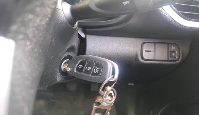 2019 Hyundai VENUE SX 1.0 TURBO, Petrol, Manual, 53,997 km, interior