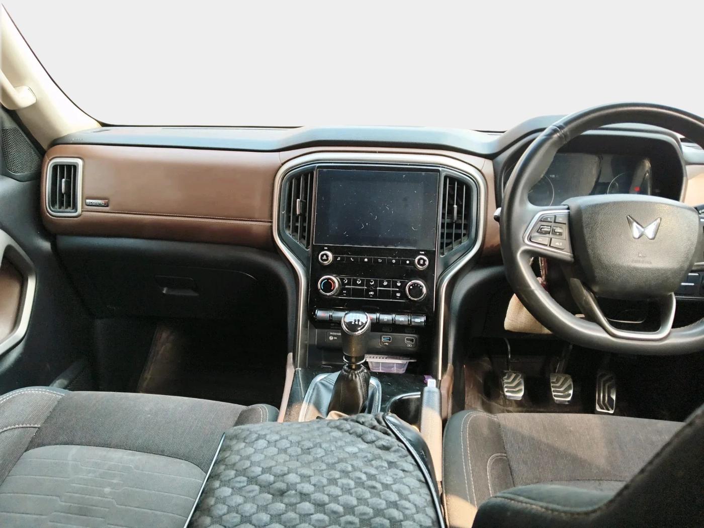 2024 Mahindra SCORPIO-N Z6 DIESEL MT 2WD 7 STR, Diesel, Manual, 77,694 km, interior