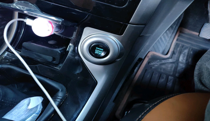 2021 Mahindra XUV500 W7, Diesel, Manual, 55,893 km, interior