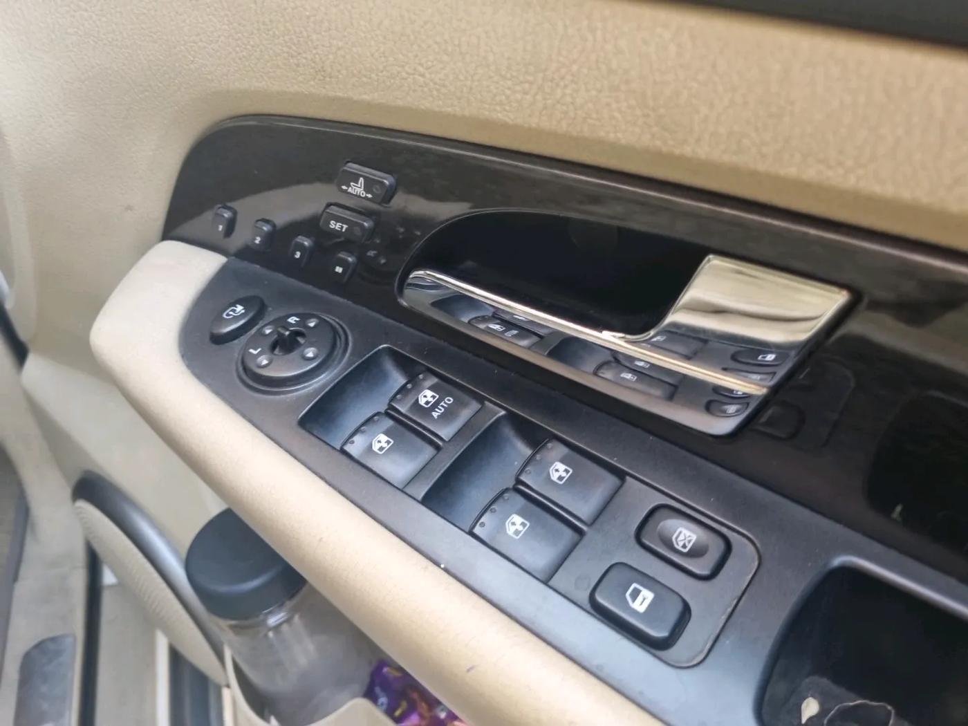 2015 Ssangyong Rexton RX7, Diesel, Automatic, 1,17,500 km, interior