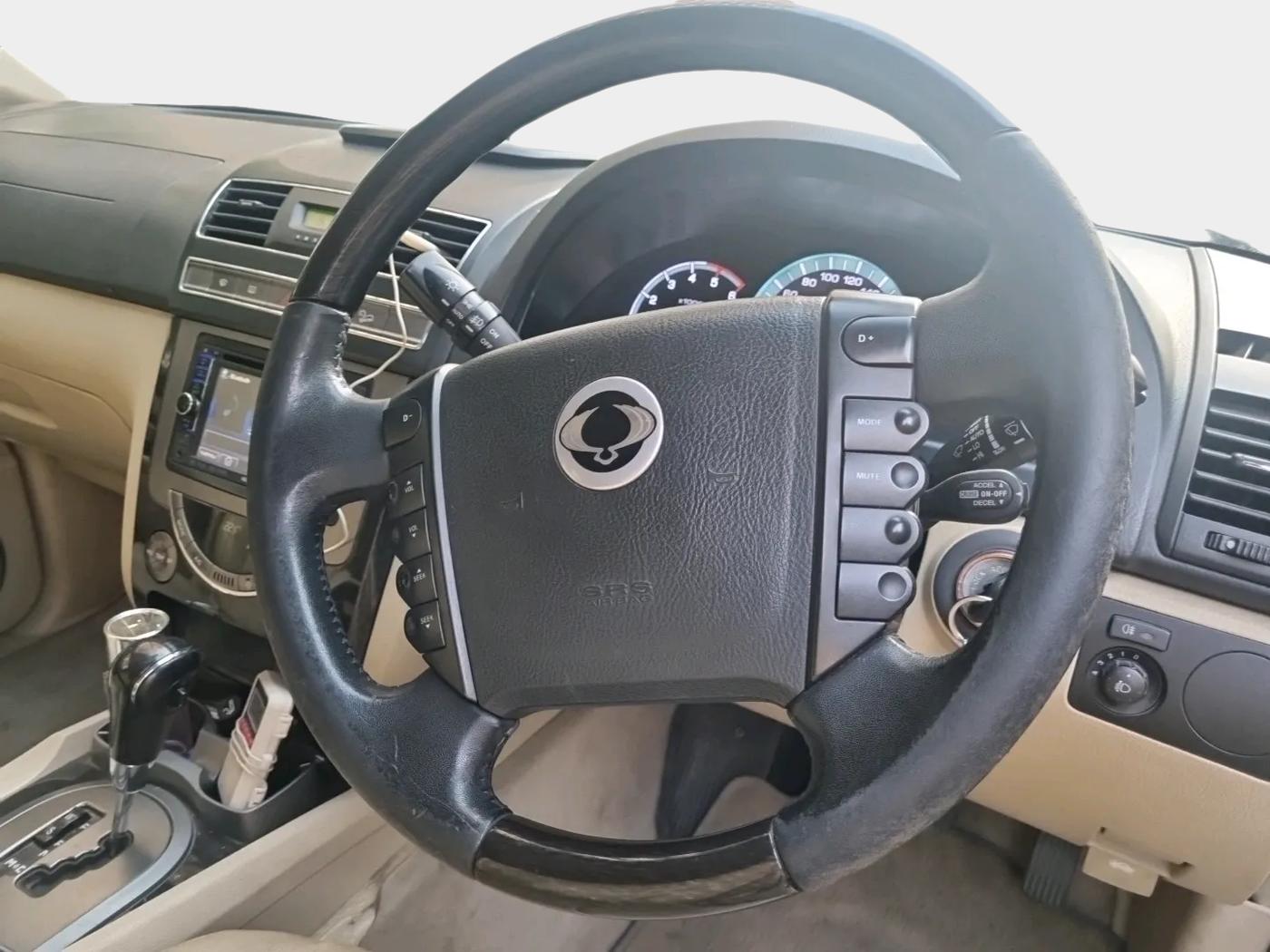 2015 Ssangyong Rexton RX7, Diesel, Automatic, 1,17,500 km, interior