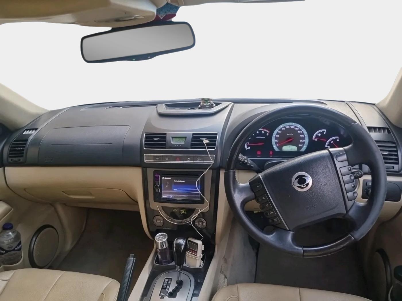 2015 Ssangyong Rexton RX7, Diesel, Automatic, 1,17,500 km, interior