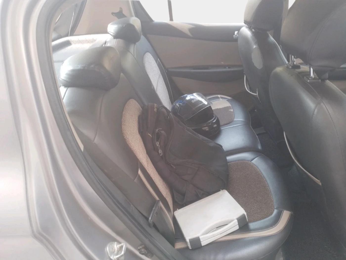 2013 Hyundai i20 ASTA 1.2, Petrol, Manual, 1,04,964 km, interior