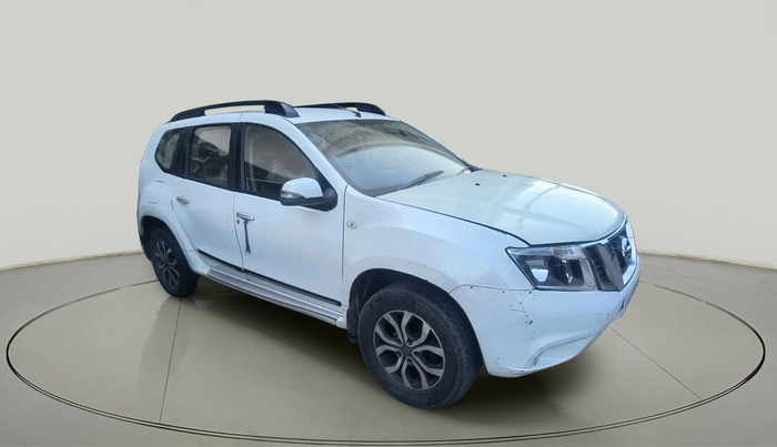 2014 Nissan Terrano XL (P), Petrol, Manual, 1,43,881 km, exterior