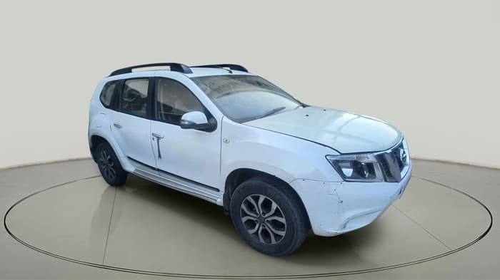 2014 Nissan Terrano XL (P), Petrol, Manual, 1,43,881 km, exterior