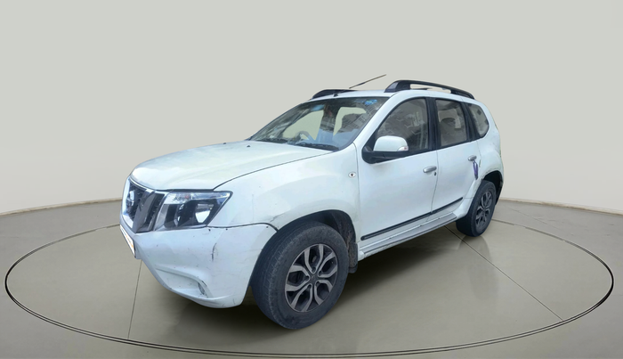 2014 Nissan Terrano XL (P), Petrol, Manual, 1,43,881 km, exterior