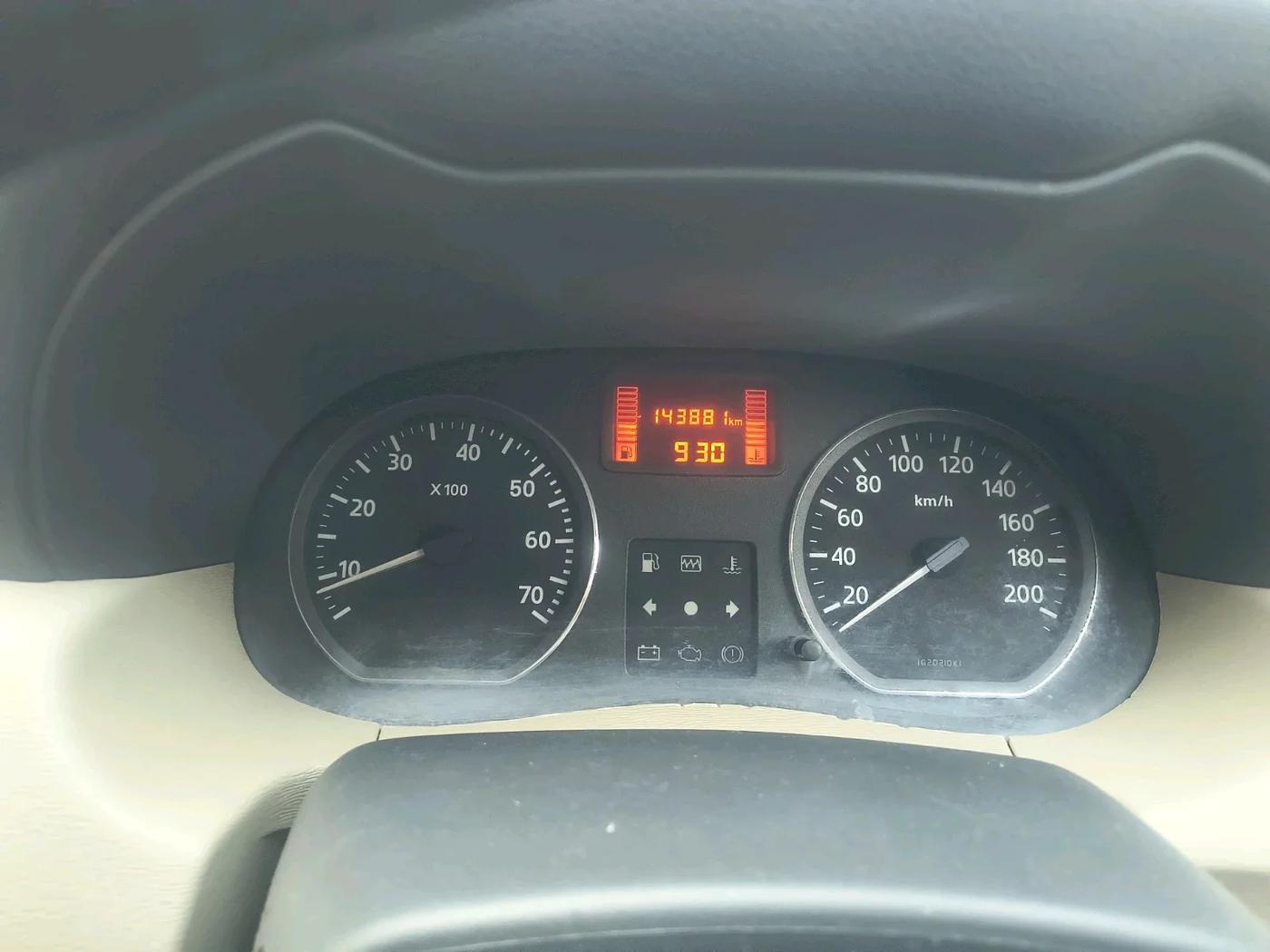 2014 Nissan Terrano XL (P), Petrol, Manual, 1,43,881 km, interior