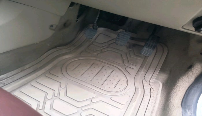 2014 Nissan Terrano XL (P), Petrol, Manual, 1,43,881 km, interior